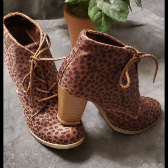 Heels - Picture 2 of 4